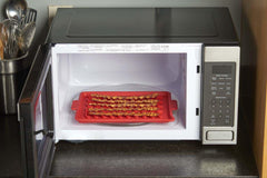 Microwave Bacon Tray w/Pour Spout